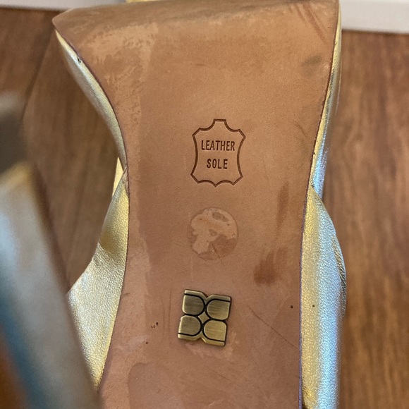 🌸 BCBG gold t strap heels - Picture 4 of 10